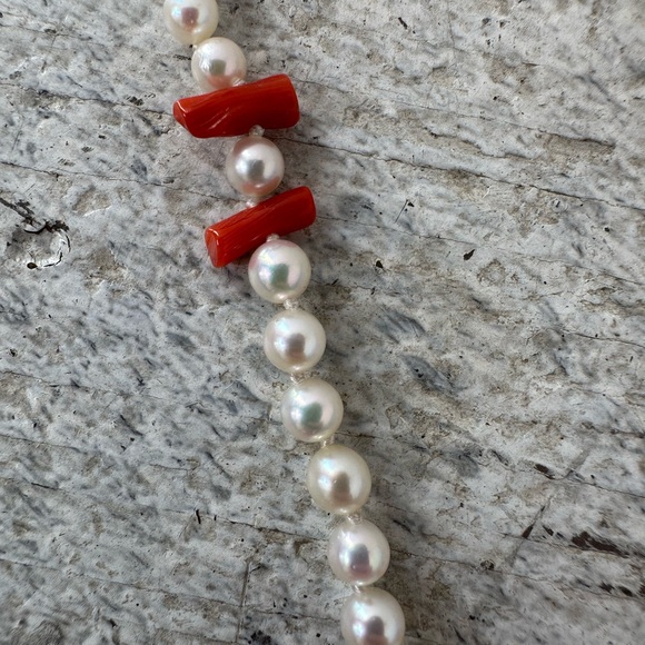 Vintage Genuine Pearl Coral And 14k Clasp Necklace - Picture 2 of 9